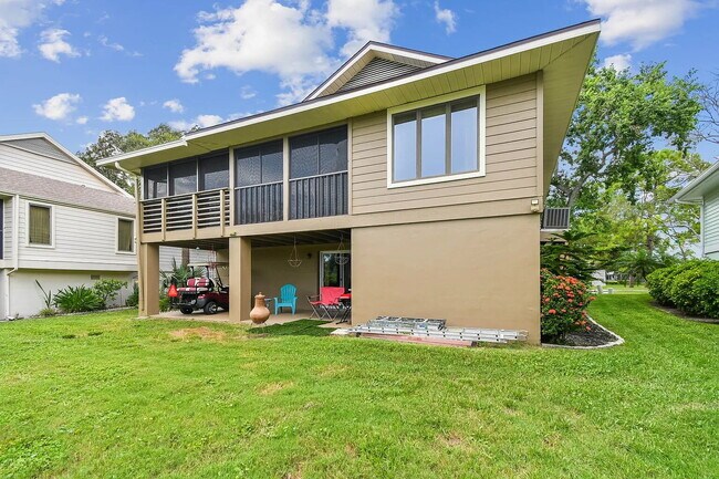 Building Photo - "Charming 3-Bed, 2-Bath Oasis at 1011a Sou...