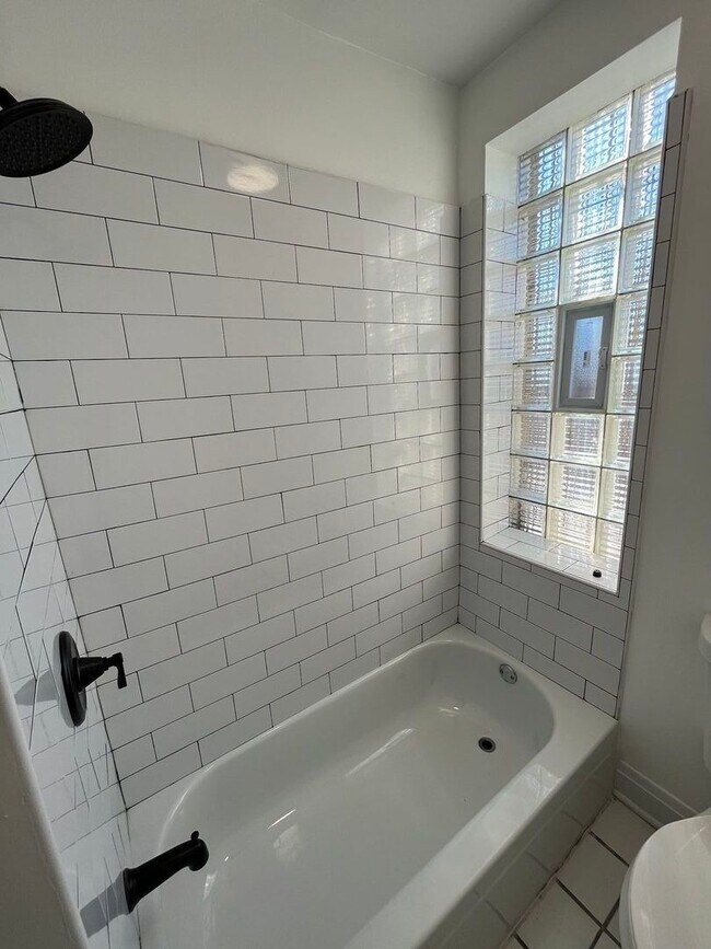 Building Photo - 8016 S Halsted St