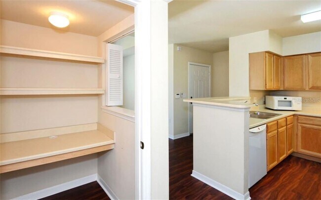 Building Photo - 2950 Viscaya Pl