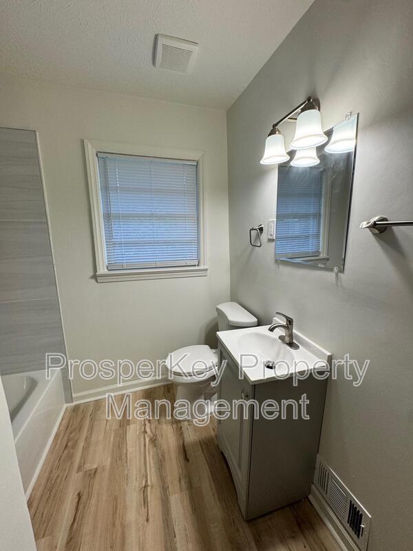 Building Photo - 3622 Vivian Ln