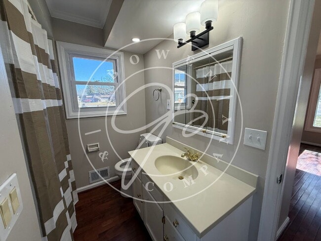 Building Photo - 4042 Newcastle Dr