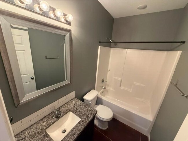 Building Photo - 5269 N Cypress Cir