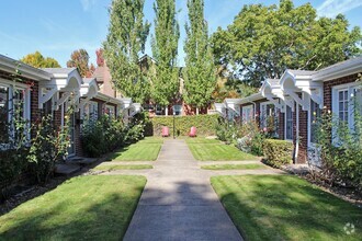 Building Photo - Freshly Updated Irvington Apartment in Bri...