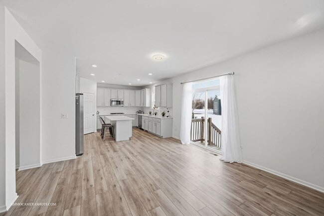 Building Photo - 26305 W Milestone Dr