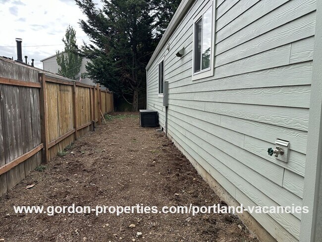Building Photo - SE 88th Ave - 2 bedroom ADU close to the restaurants and shops along SE 92nd Ave and SE Foster Blvd