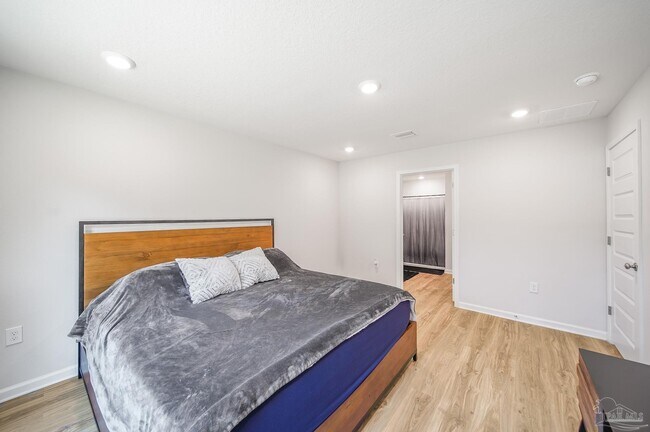 Building Photo - 6347 Burrow Ln