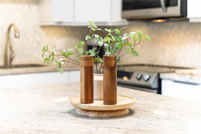 Building Photo - 9844 NW 6th Ct