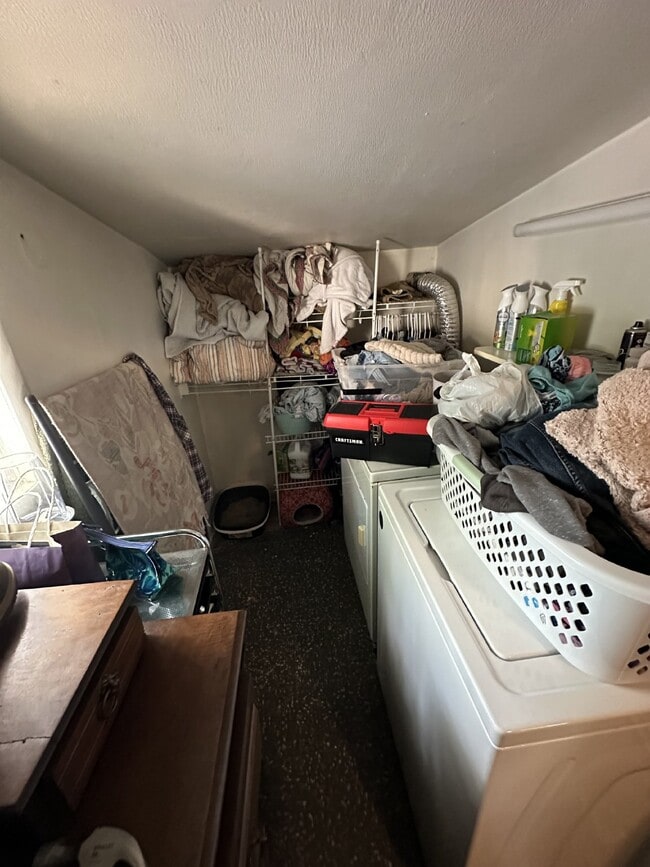 Building Photo - 1 Bed 1 Bath single family home near UWEC ...