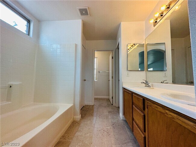 Building Photo - 2617 Rainbow Cactus Ct