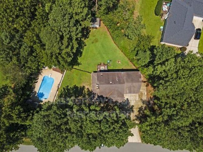 Building Photo - 6425 Cross Ridge Dr