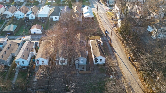 Building Photo - 944 Brent St