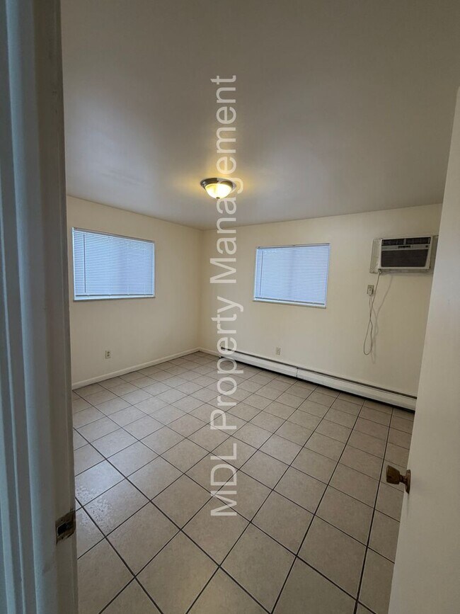 Building Photo - 2129 Weiss St