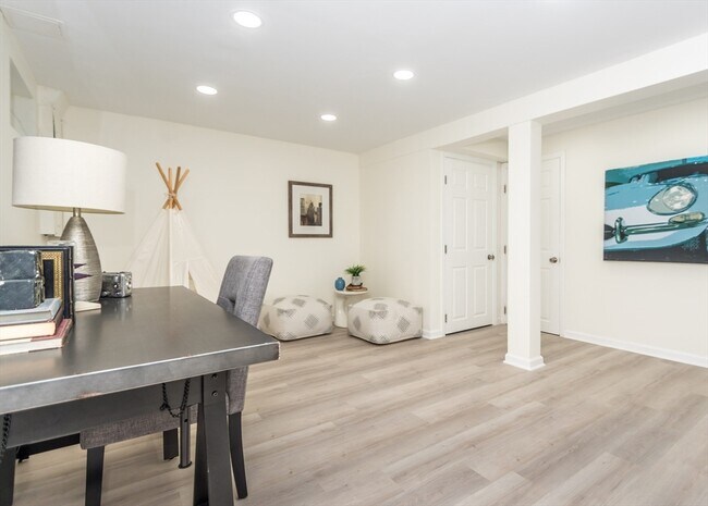 Building Photo - 23 Cheney St