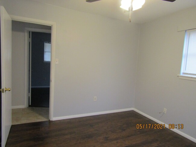 Building Photo - GOOCH ACRES!!