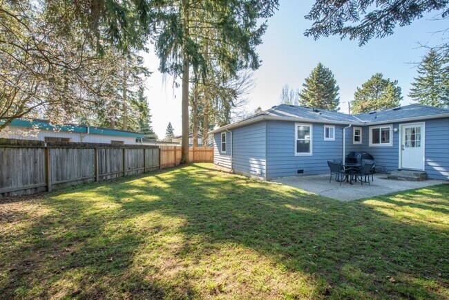 Building Photo - Charming Rambler in North Seattle!