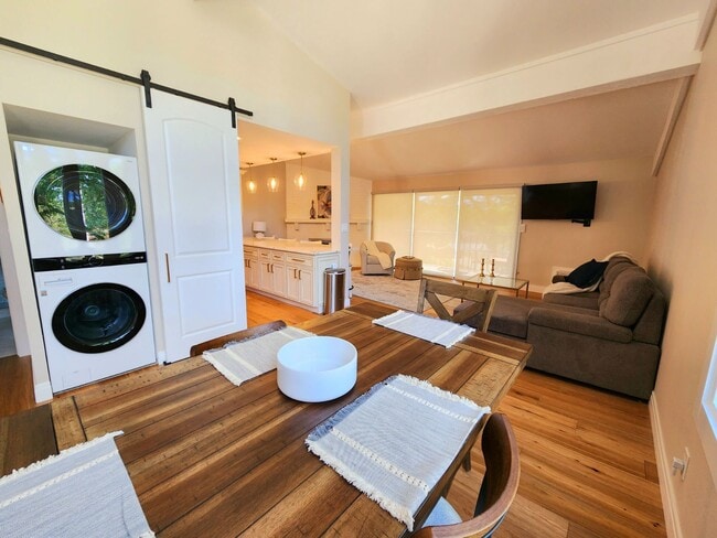 Building Photo - 34 Lausanne Ct