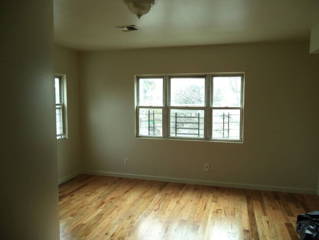 Building Photo - 106-23 Inwood St