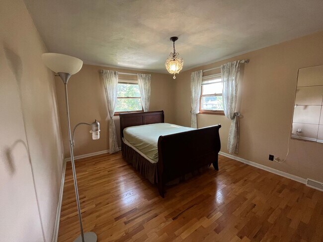 Building Photo - 3-bedroom, 1.5 bathroom unfurnished home in Saint Joseph