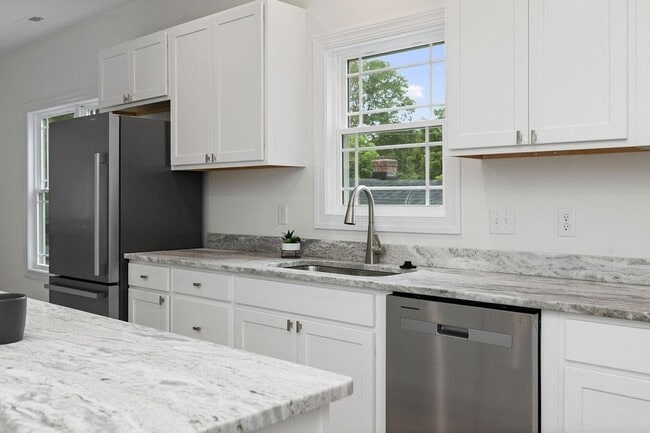 Building Photo - 1025 Frye St