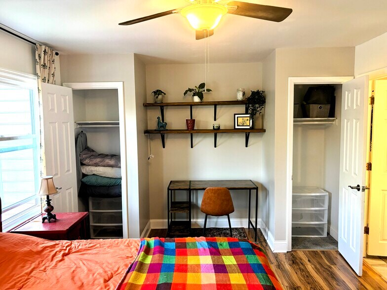 Bedroom 1.7 - 1330 Poplar Pointe SE