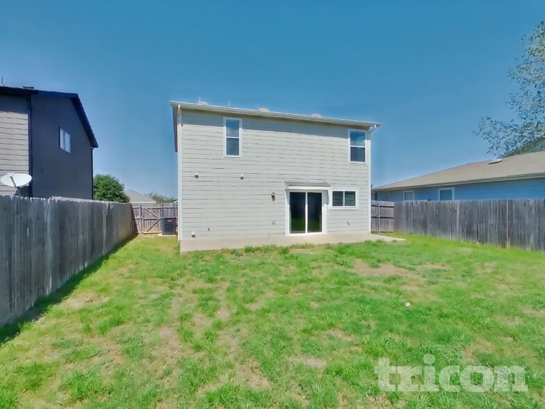 Building Photo - 1708 Vineridge Ln