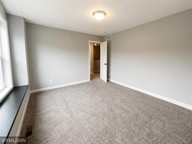 Building Photo - 10918 Yalta St NE