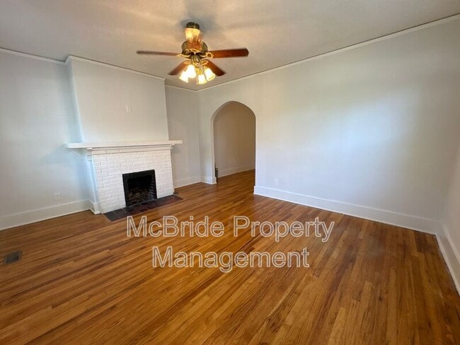 Building Photo - 1112 Troupe St