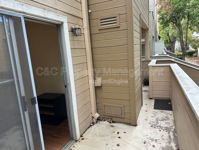 Building Photo - 1019 Dornajo Way