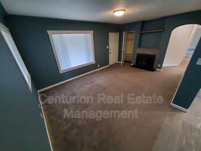 Building Photo - 1036 Queen City Blvd