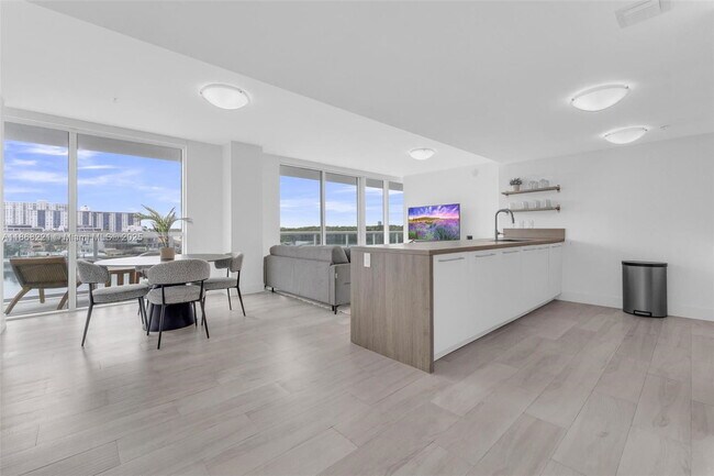 Building Photo - 400 Sunny Isles Blvd