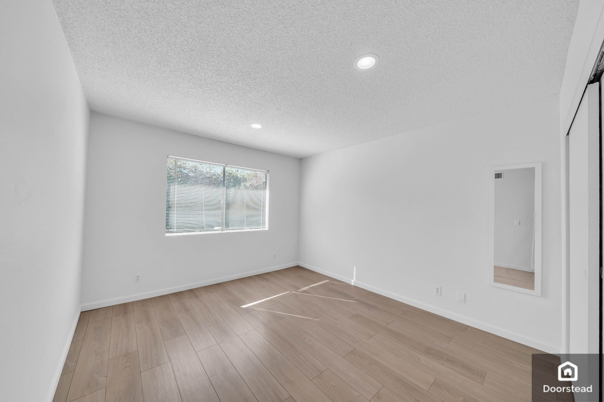 Building Photo - 7239 Balboa Blvd