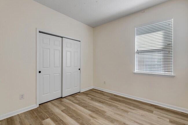 Building Photo - 627 Aeolian Dr