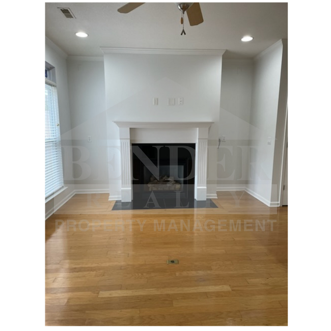 Building Photo - Emmyllie Ct- 130/132
