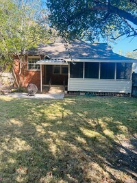 Building Photo - Cute Home in Old Cloverdale