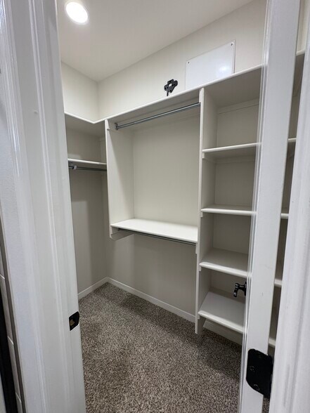 Building Photo - 14735 Pebble Hills Blvd