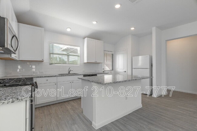 Building Photo - 706 Red Fld Wy