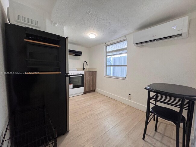 Building Photo - 2796 SW 34th Ct