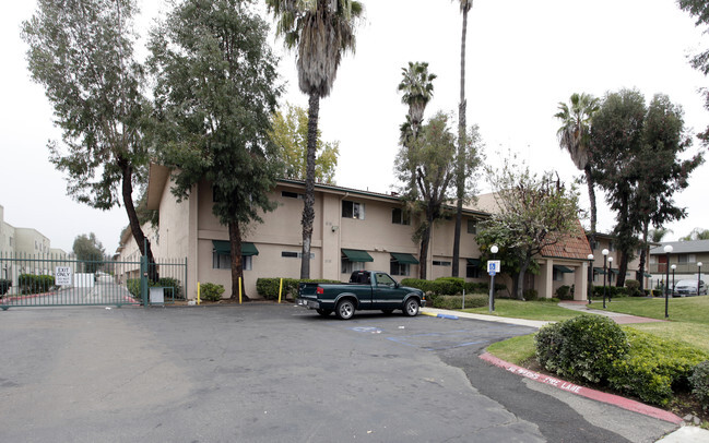 Building Photo - Sonoma Court Apartments