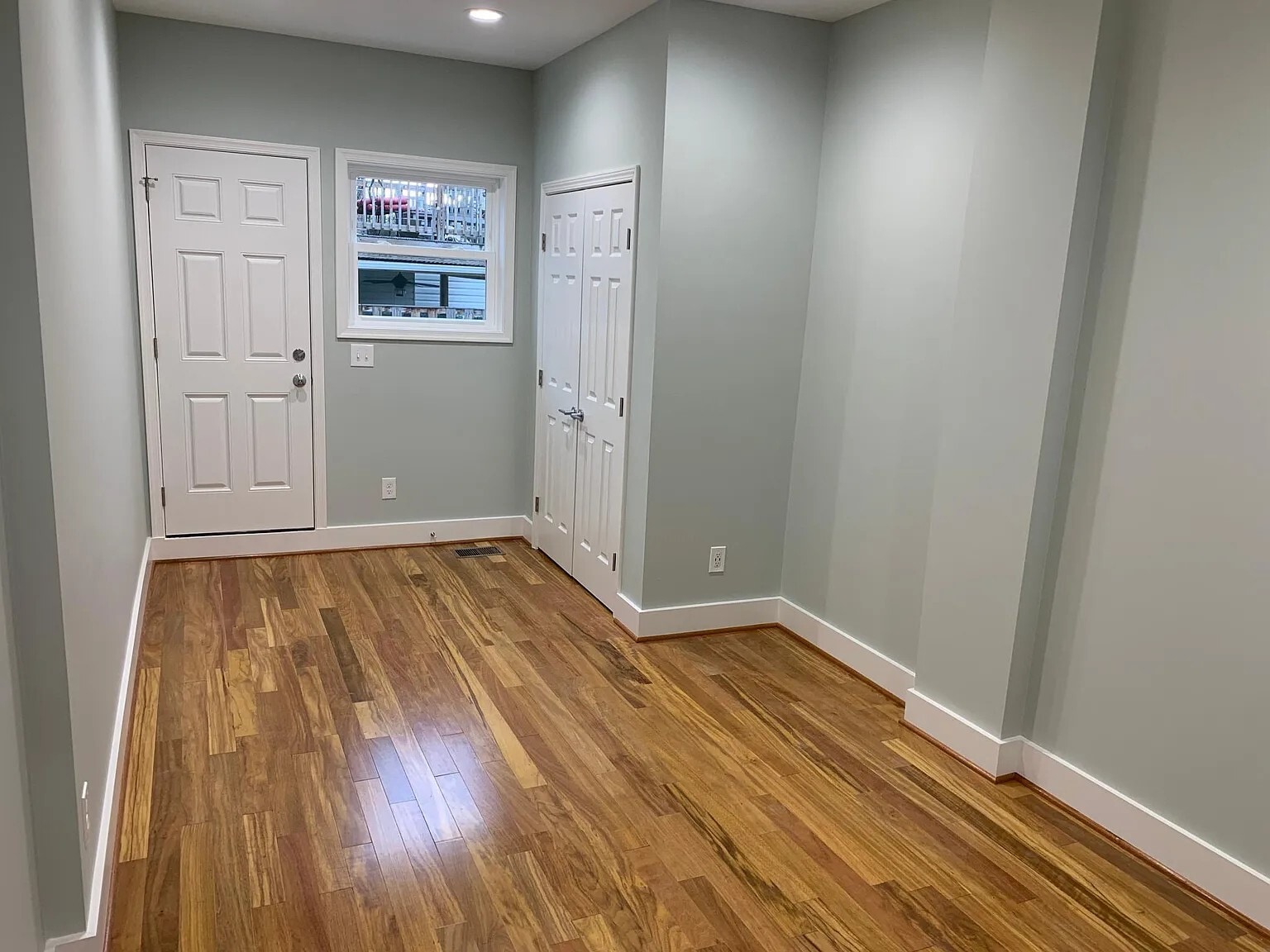 Building Photo - 3530 Chestnut Ave