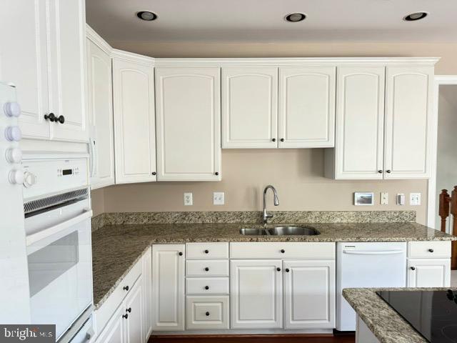 Building Photo - 1811 Fallbrook Ln