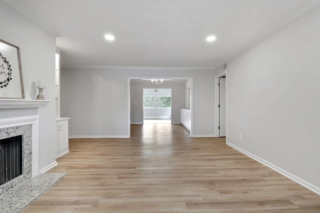 Building Photo - 60 Chaumont Square NW