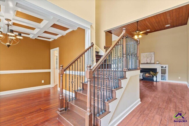 Building Photo - 300 Cheshire Dr