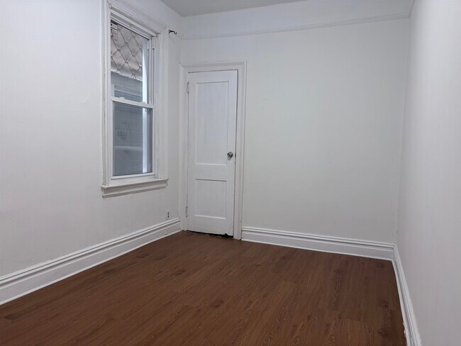 Building Photo - 302 Chapel Ave