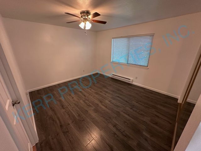 Building Photo - Charming 2-Bed Condo in Clackamas – Perfec...