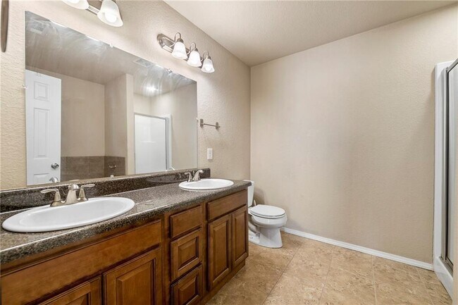 Building Photo - 5005 W Bay Ct