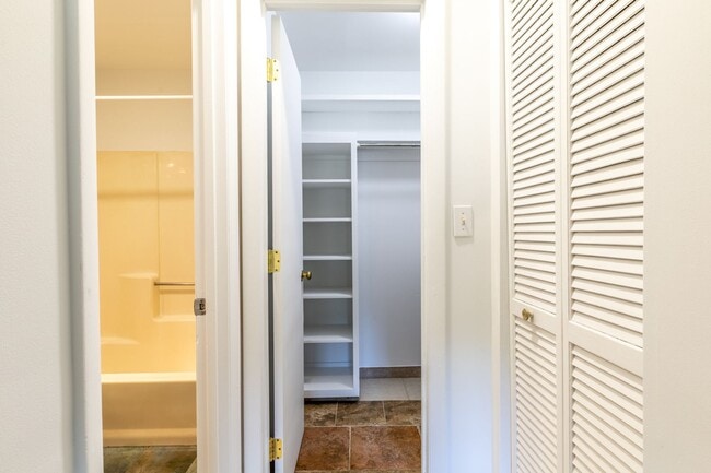 Building Photo - Cedars Court