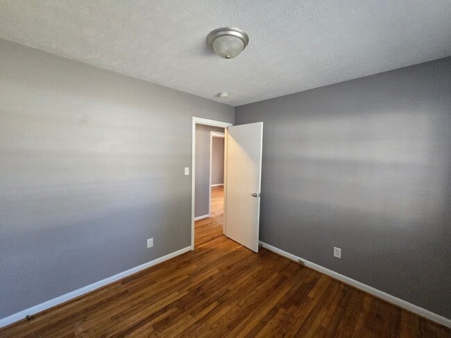 Building Photo - 733 Ashburton Dr