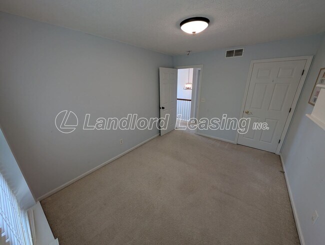 Building Photo - 33317 Fairport Dr