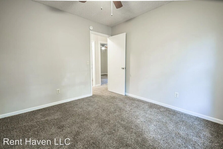 Building Photo - 104 Durango Ave