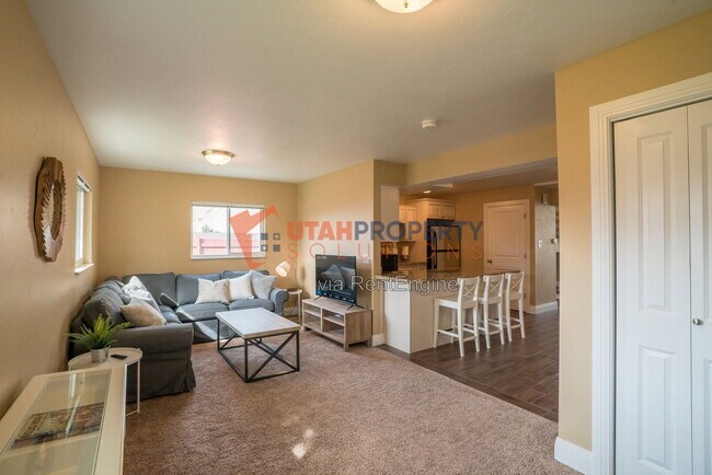 Building Photo - 7290 Racquet Club Dr